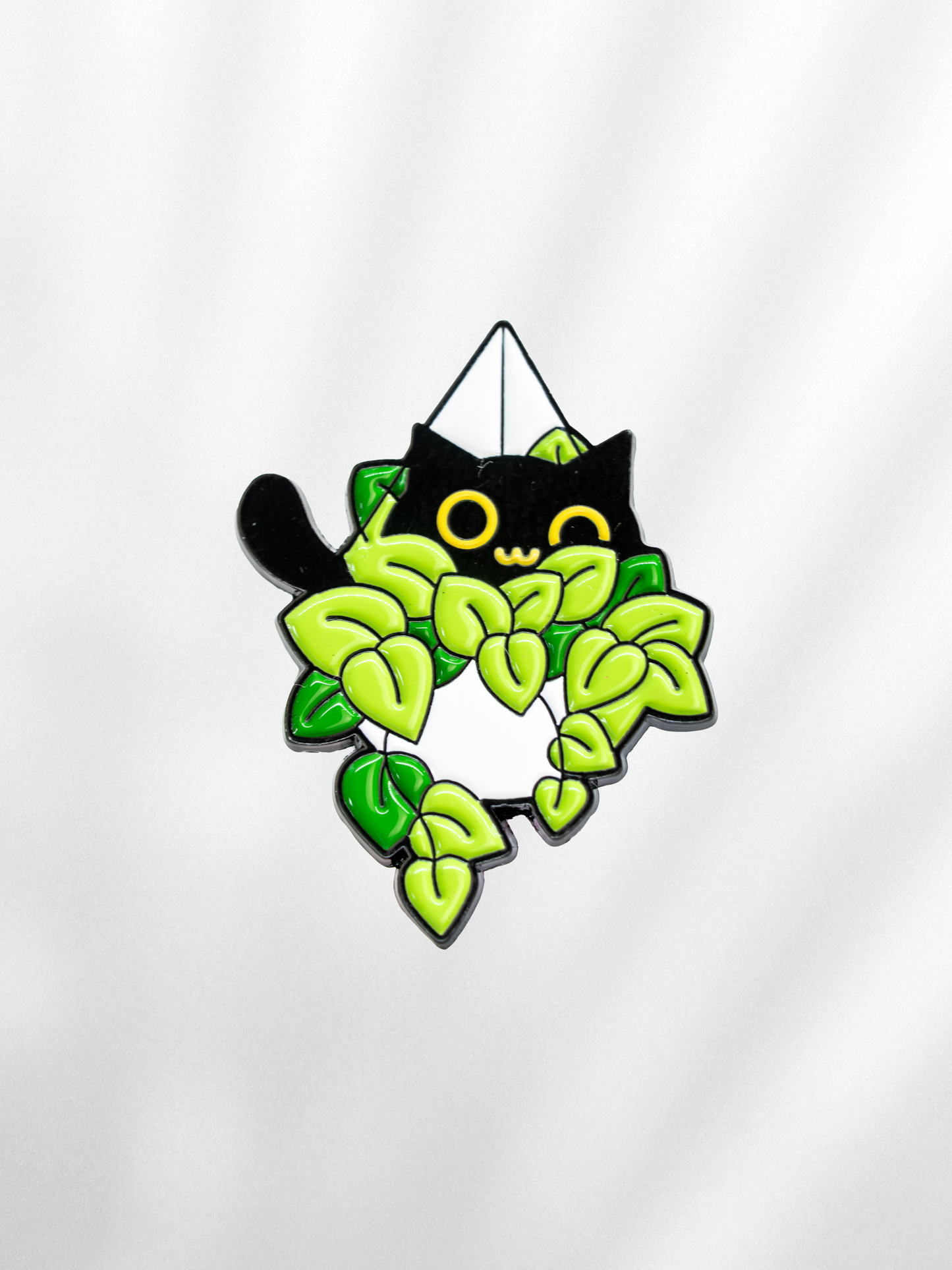 Pin "Hide & Leaf"