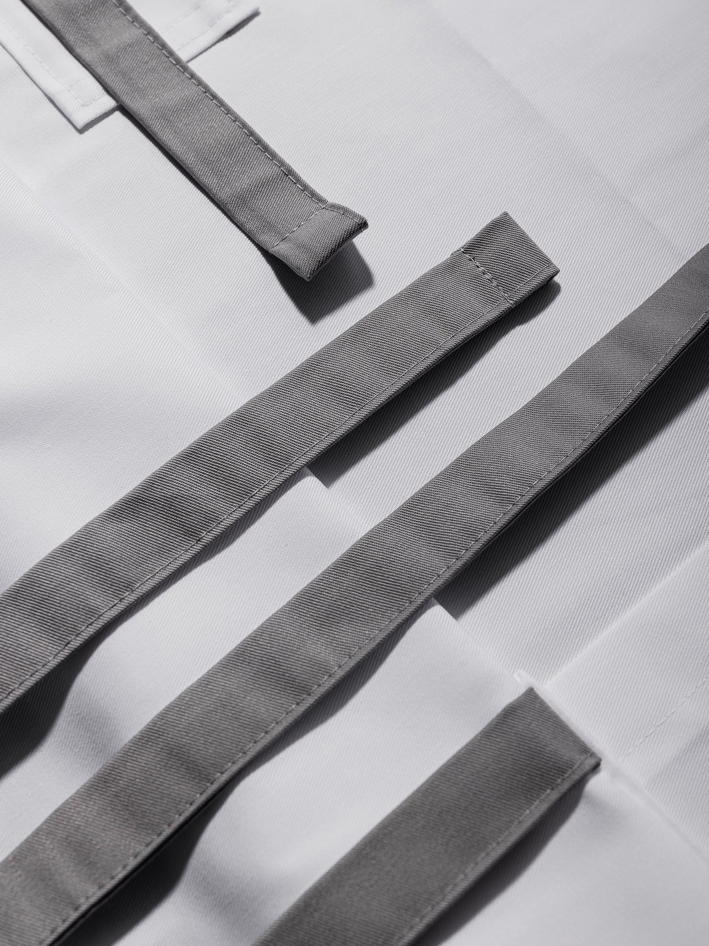 Șorț alb chef bucătar NOA – ediție profesională cu bretele gri