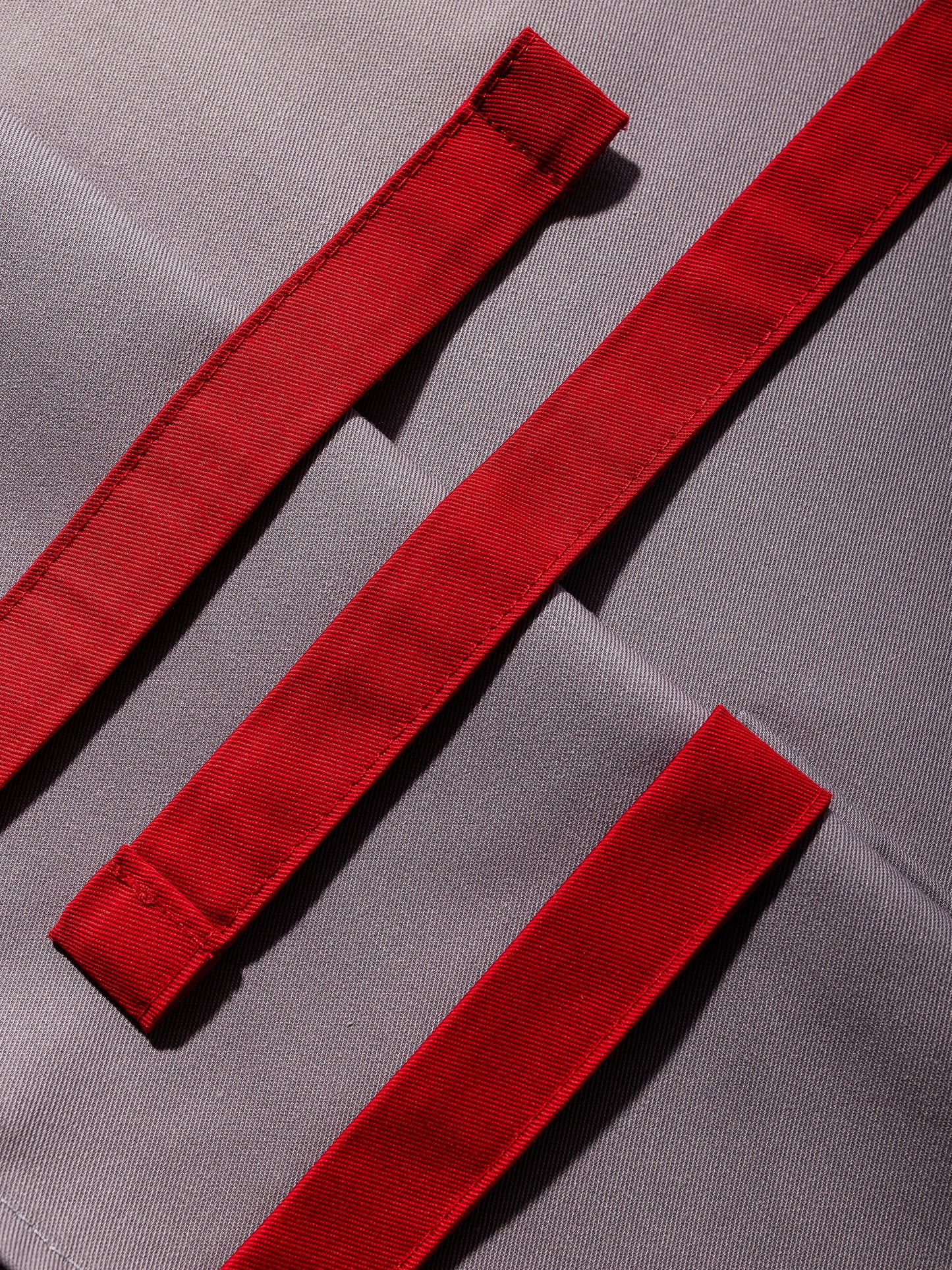 Șorț gri chef bucătar NOA – ediție profesională cu bretele rosii