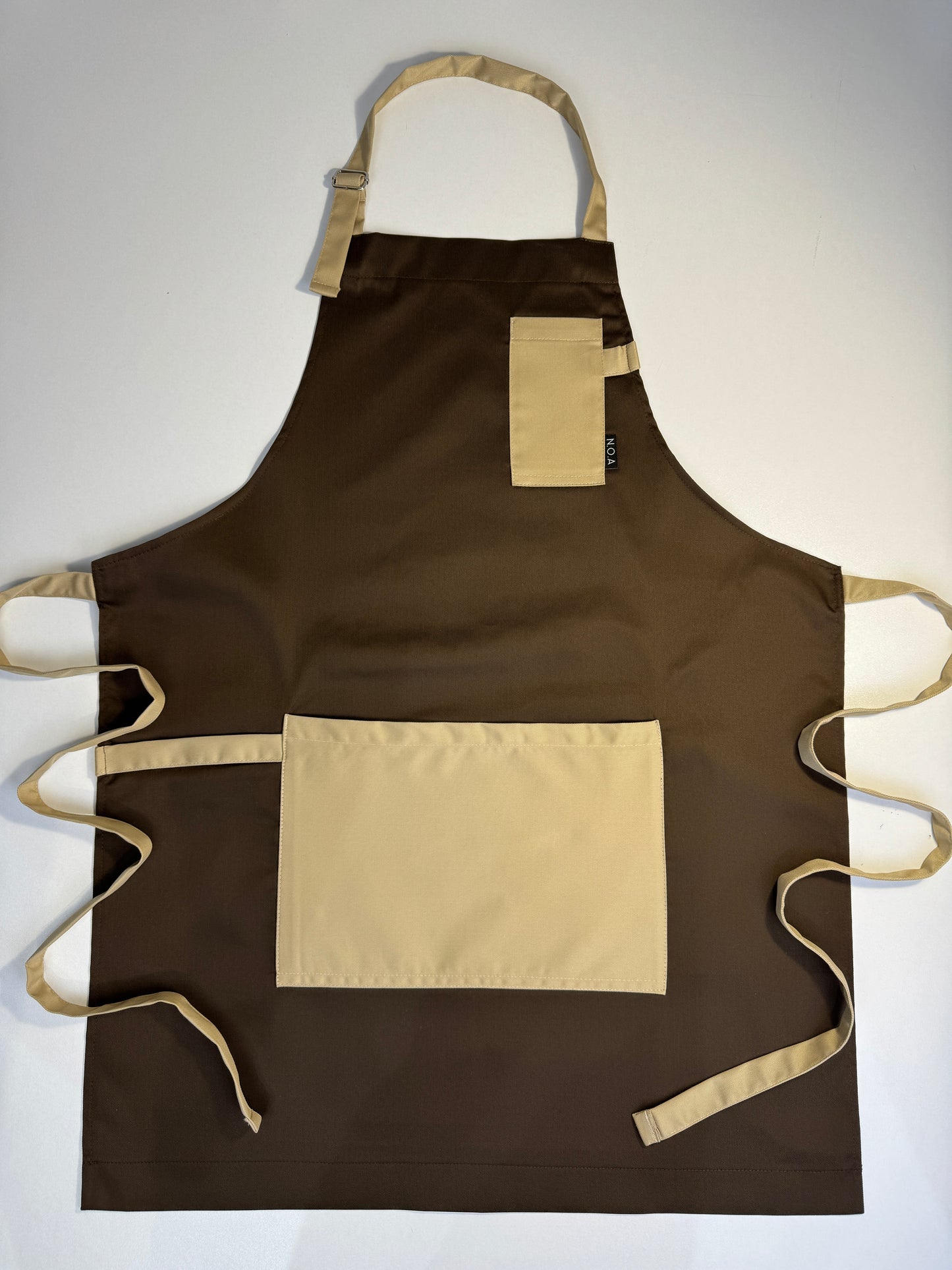 Șorț maro chef NOA – ediție profesională cu bretele bej