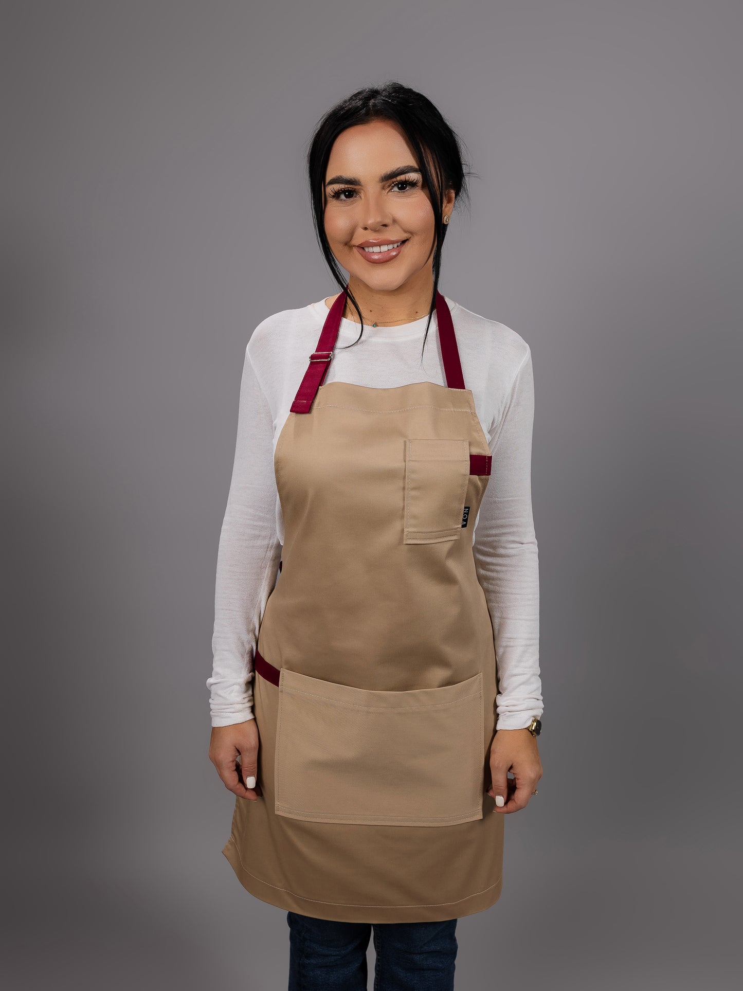 Șorț bej chef bucătar NOA – ediție profesională cu bretele burgundy