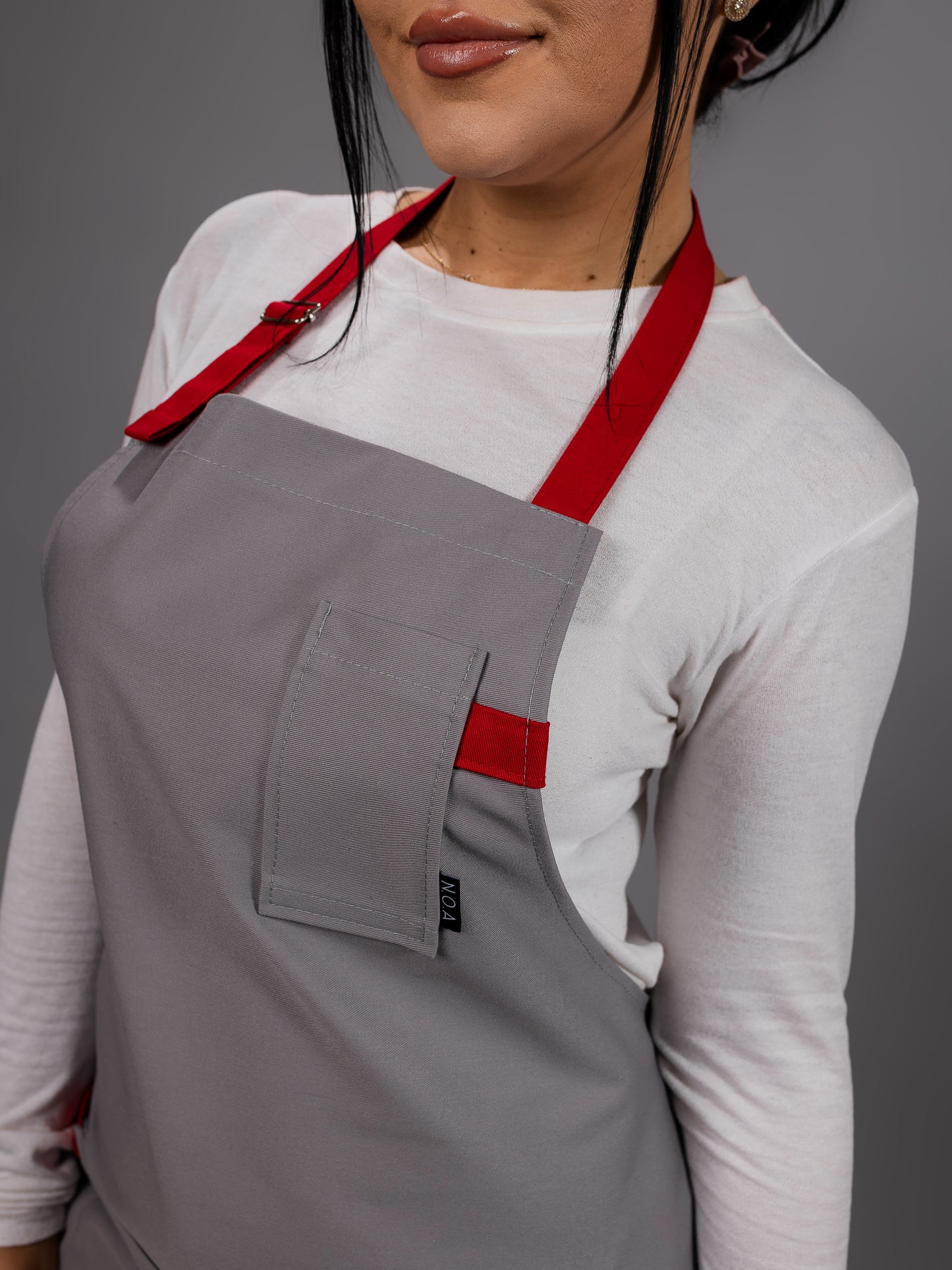 Șorț gri chef bucătar NOA – ediție profesională cu bretele rosii