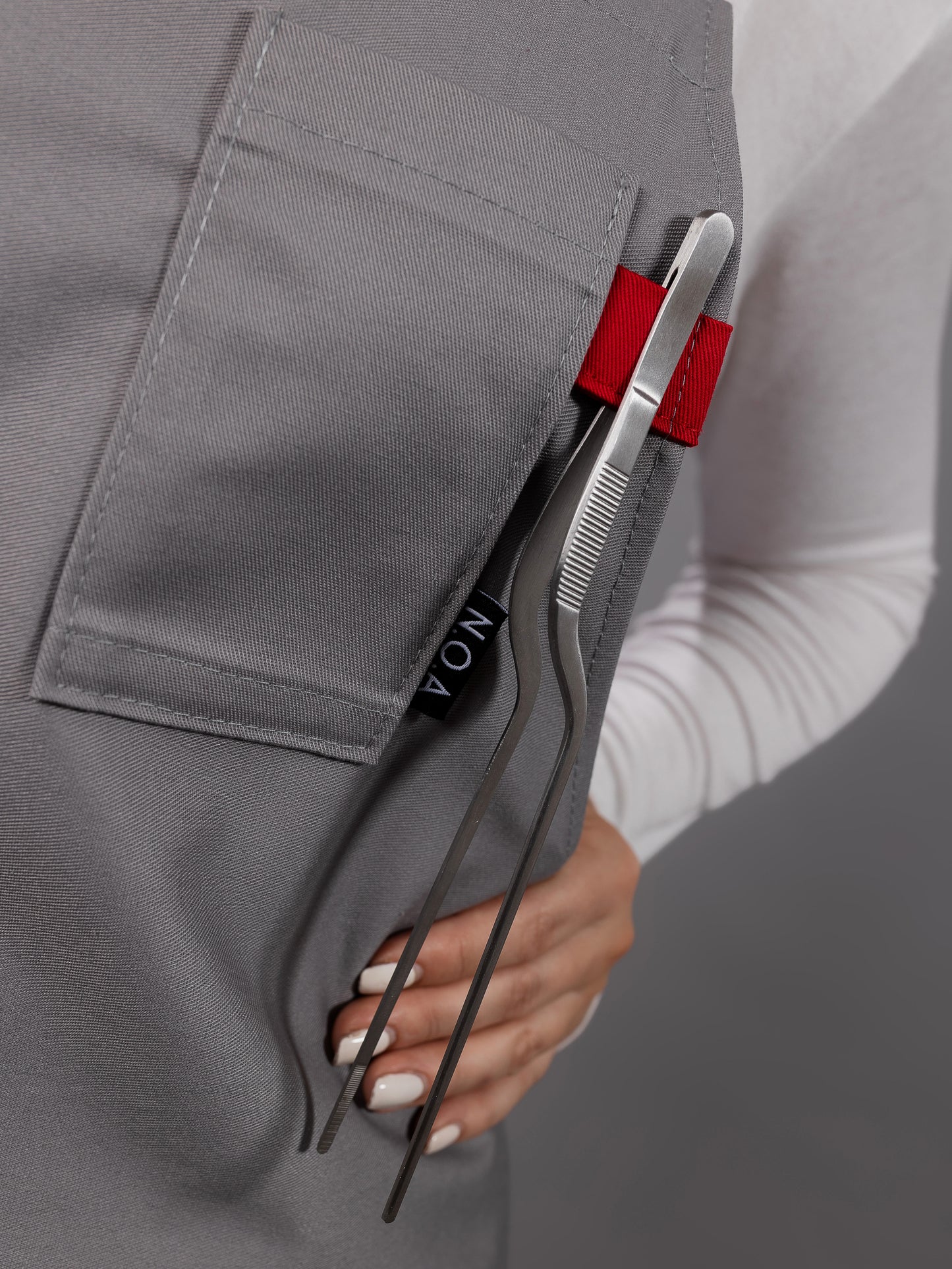 Șorț gri chef bucătar NOA – ediție profesională cu bretele rosii