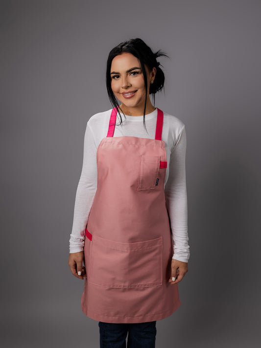 Șorț roz pudra chef NOA cu bretele roz bombon in X